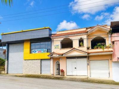 Galp&oacute;n Industrial de 465 m&sup2; con Vivenda | Ubicaci&oacute;n Estrat&eacute;gica en La Av de Los Colonos