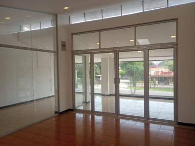 Rento Local Comercial en La Av Interoceanica (Gp)