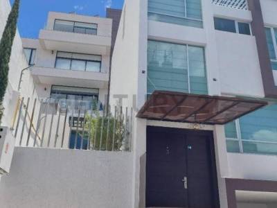 En Venta Amplia Casa Cumbaya