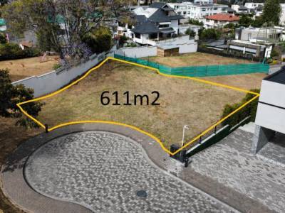 Terreno 611 m&sup2; en Urbanizaci&oacute;n Exclusiva de Cumbay&aacute;, Vista y Lindas &Aacute;reas Comunales. 300k Usd