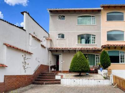 Casa de 4 Dorm. en Urbanizaci&oacute;n El Condado