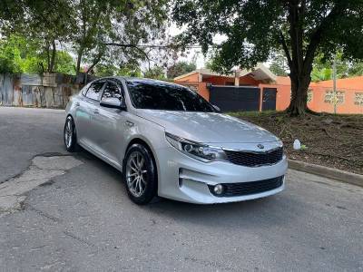 Kia K5 B&aacute;sico 2017