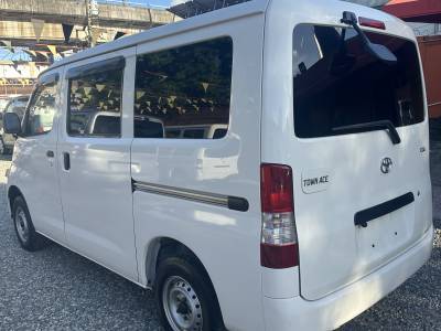 Toyota Town Ace Basico 2020