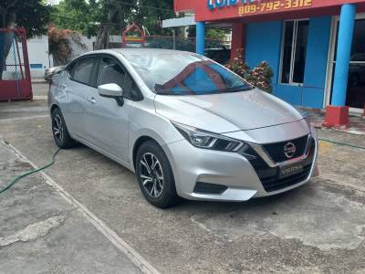 Nissan Versa B&aacute;sico 2022