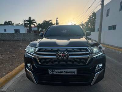 Toyota Land Cruiser VX.R 2014