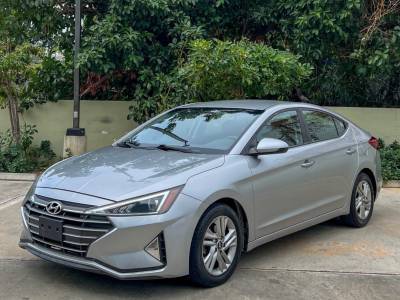 Hyundai Elantra SEL 2020