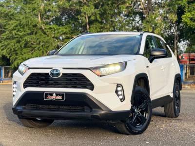 Toyota RAV4 LE 2021