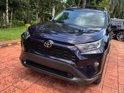 Toyota RAV4 XLE Premium 2021