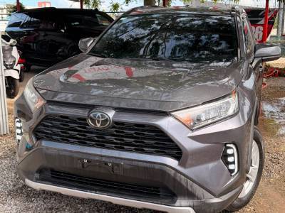 Toyota RAV4 LE 2021