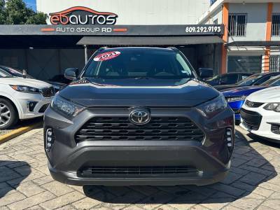 Toyota RAV4 LE 2021