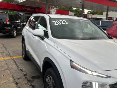 Hyundai Santa Fe SE 2023