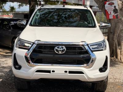 Toyota Hilux SRV 2025
