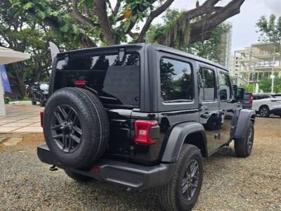 Jeep Wrangler Unlimited Sport 2026