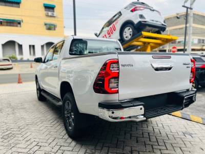 Toyota Hilux LIMITED 2025