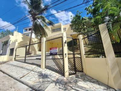 Casa en alquiler en sector con acceso controlado