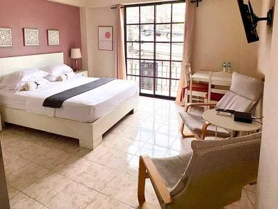 EDIFICIO EN ALQUILER 665 M&sup2; ZONA COLONIAL SANTO DO