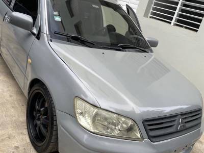 Mitsubishi Motors Galant 2002