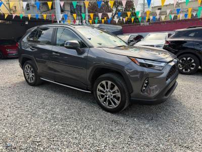 Toyota RAV4 XLE 2025